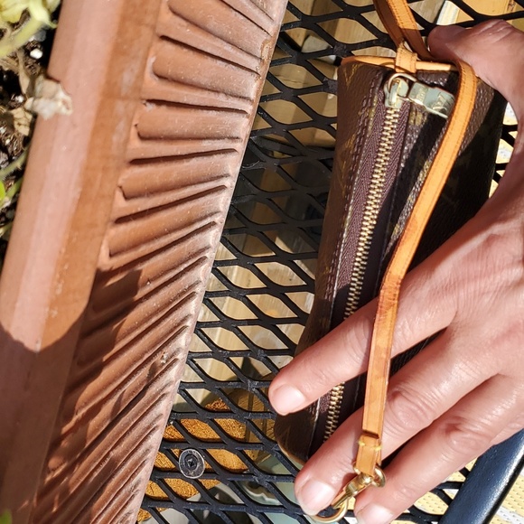 LOUIS VUITTON MONO MINI PAPILLON - Picture 9 of 15